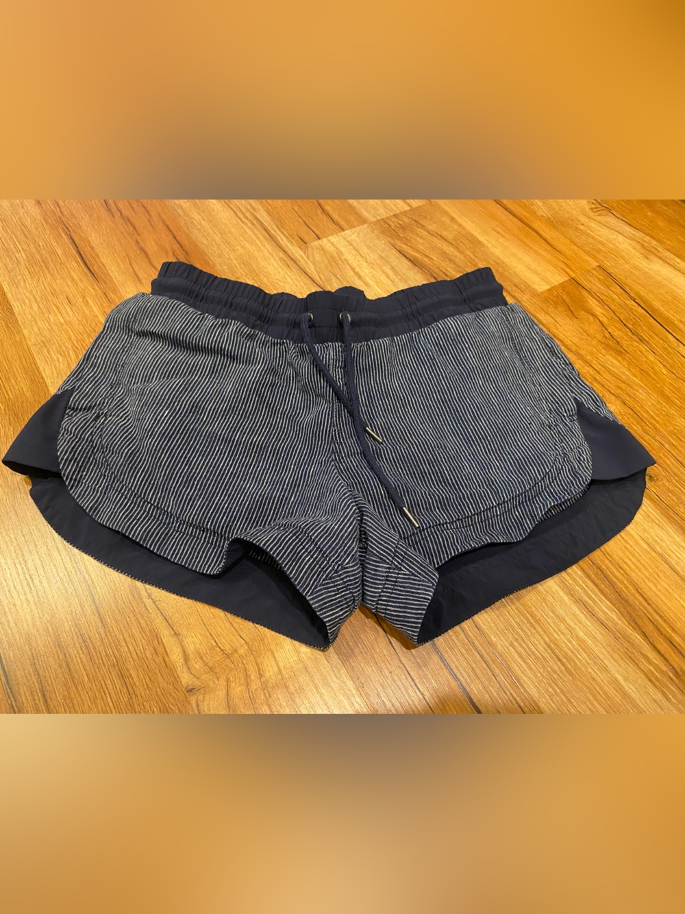 Athleta Beachside Bali linen shorts navy blue white striped pattern size 6